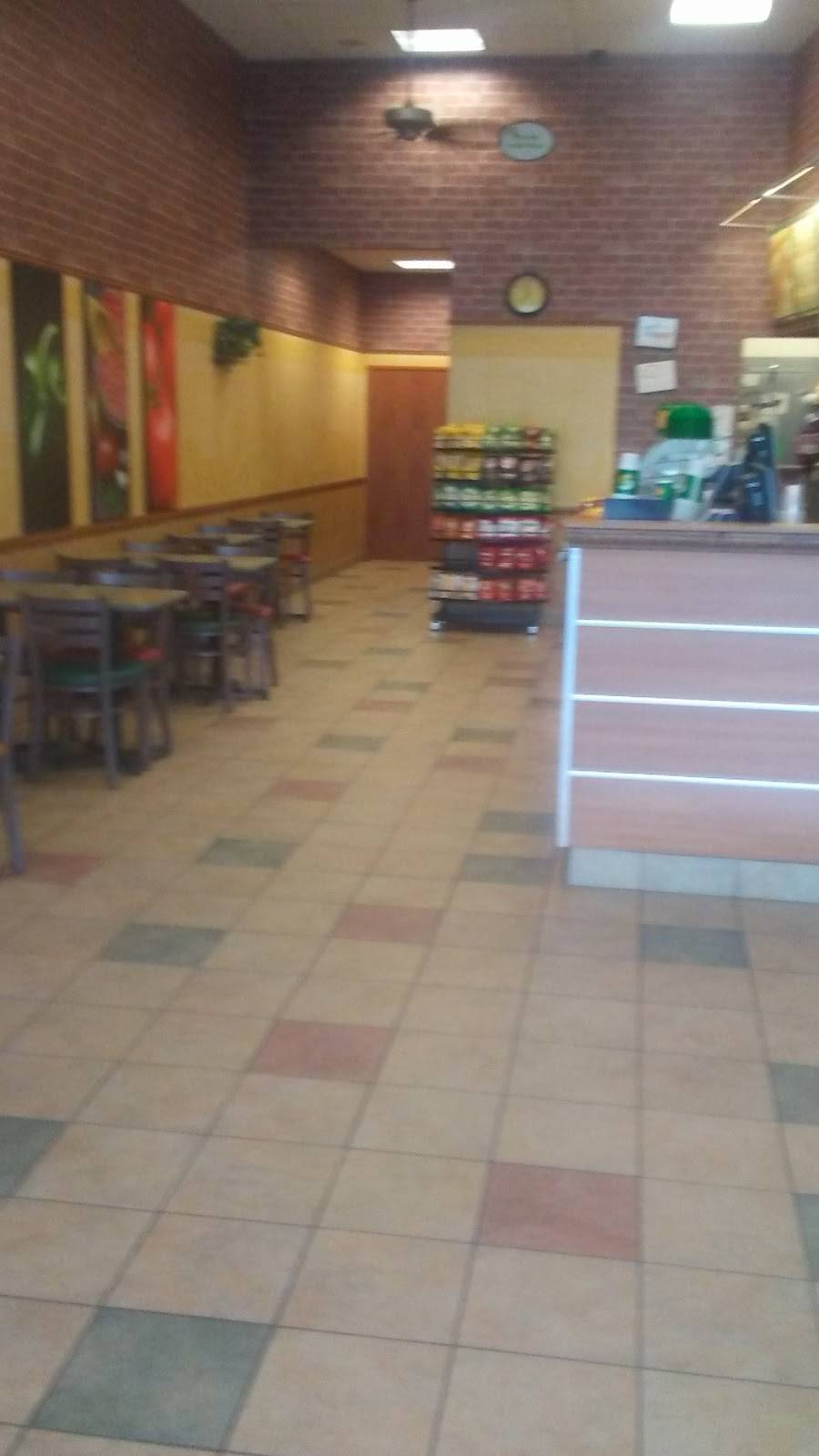 Subway | restaurant | 3101 Airport Fwy, Fort Worth, TX 76111, USA | 8178341202 OR +1 817-834-1202