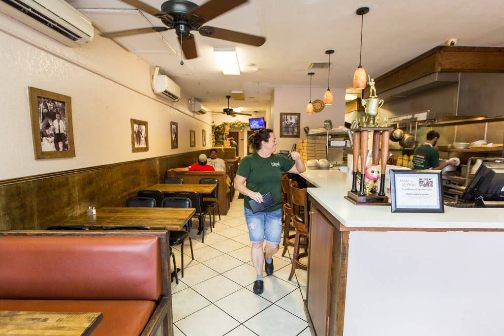 Scorpios Italian Eatery & Pizzeria | restaurant | 2742 Elkcam Blvd, Deltona, FL 32738, USA | 4073289919 OR +1 407-328-9919