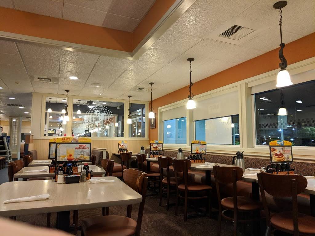 IHOP | bakery | 1981 Pipestone Rd, Benton Harbor, MI 49022, USA | 2699251500 OR +1 269-925-1500