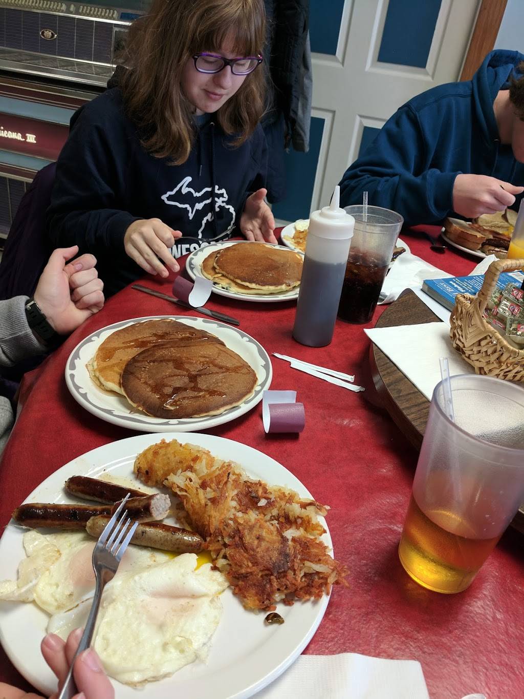 Shirleys Cafe | restaurant | 528 S Williams St, Mancelona, MI 49659, USA | 2315871210 OR +1 231-587-1210