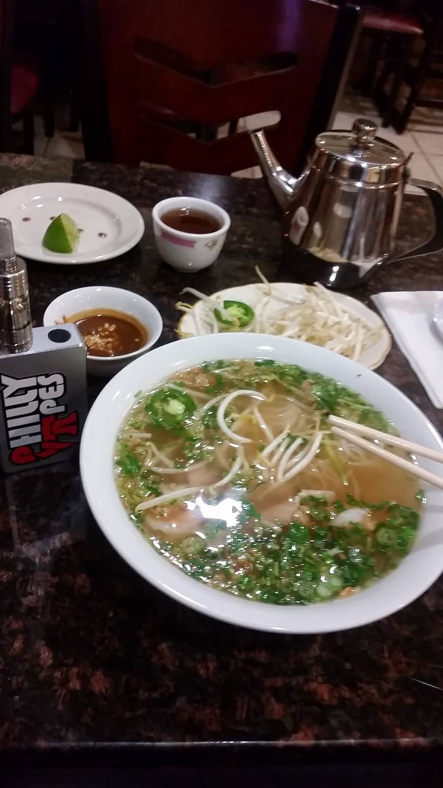 Pho Le Restaurant | restaurant | 2842 St Vincent St, Philadelphia, PA 19149, USA | 2153384787 OR +1 215-338-4787