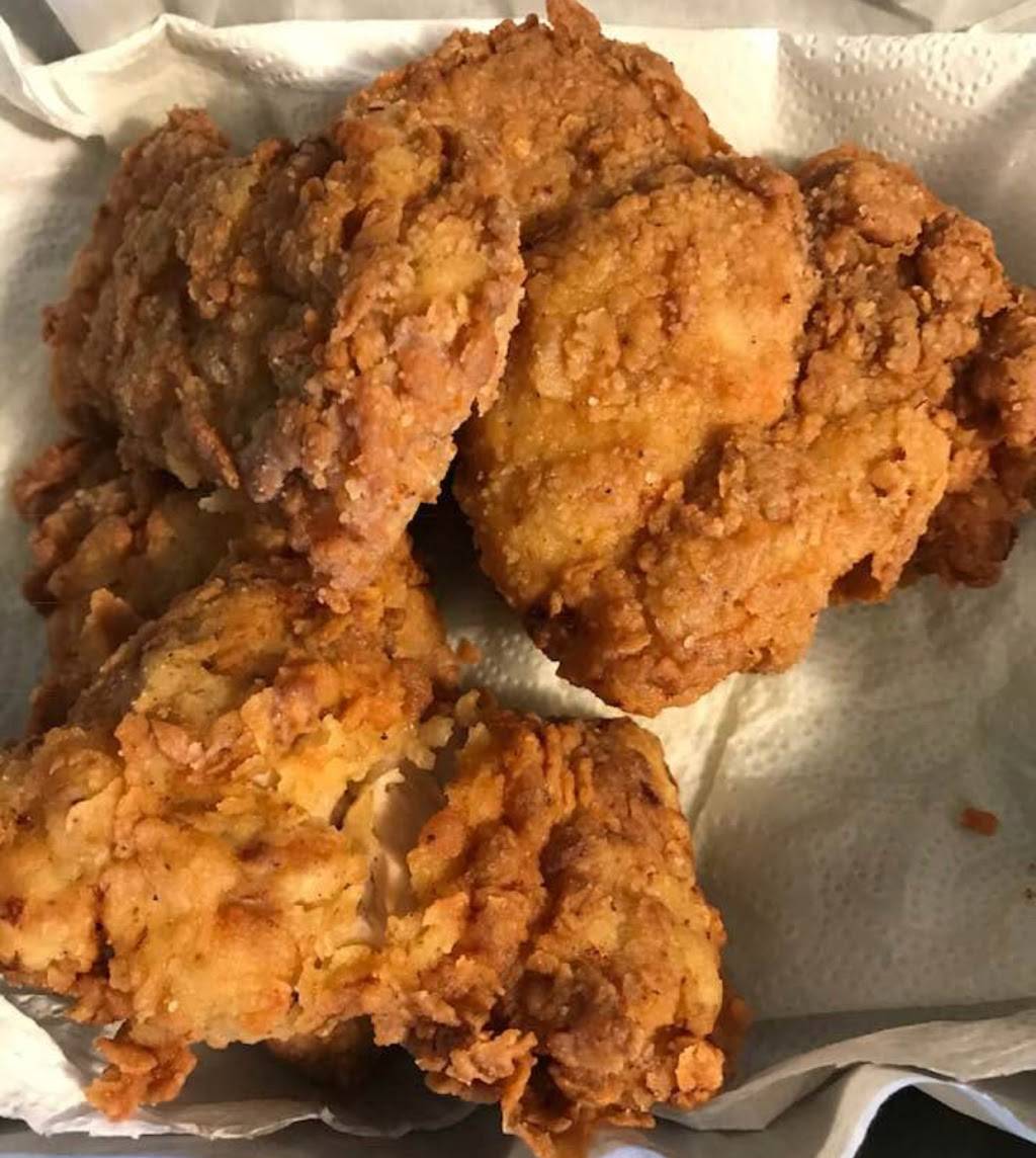 Fannys Fried Chicken | restaurant | 111 E Central Blvd, Cape Canaveral, FL 32920, USA | 3216130077 OR +1 321-613-0077