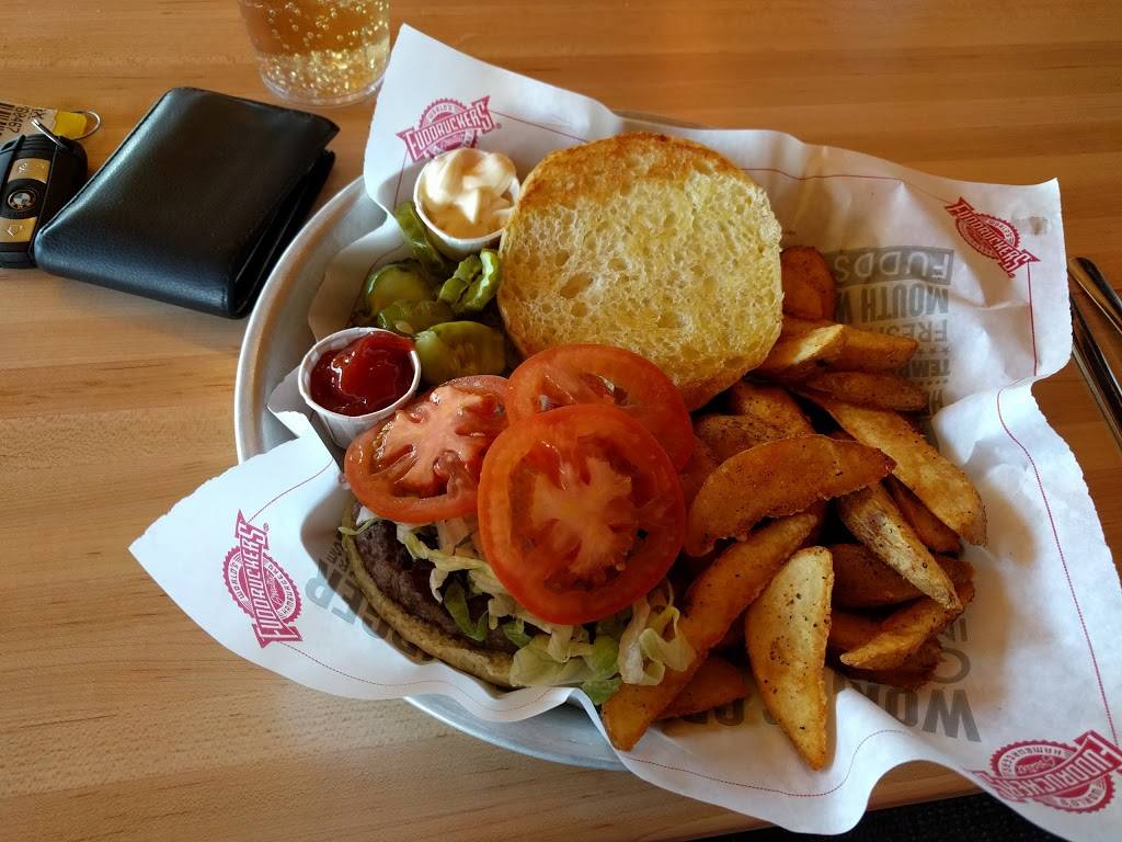 Fuddruckers | restaurant | 16065 W Bluemound Rd, Brookfield, WI 53005, USA | 2627843833 OR +1 262-784-3833