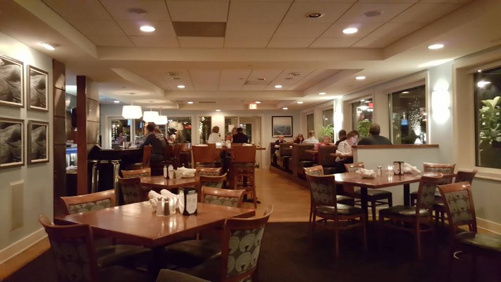 The Lake House Waterfront Grille and Event Center | restaurant | 730 Terrace Point Dr, Muskegon, MI 49440, USA | 2317224461 OR +1 231-722-4461