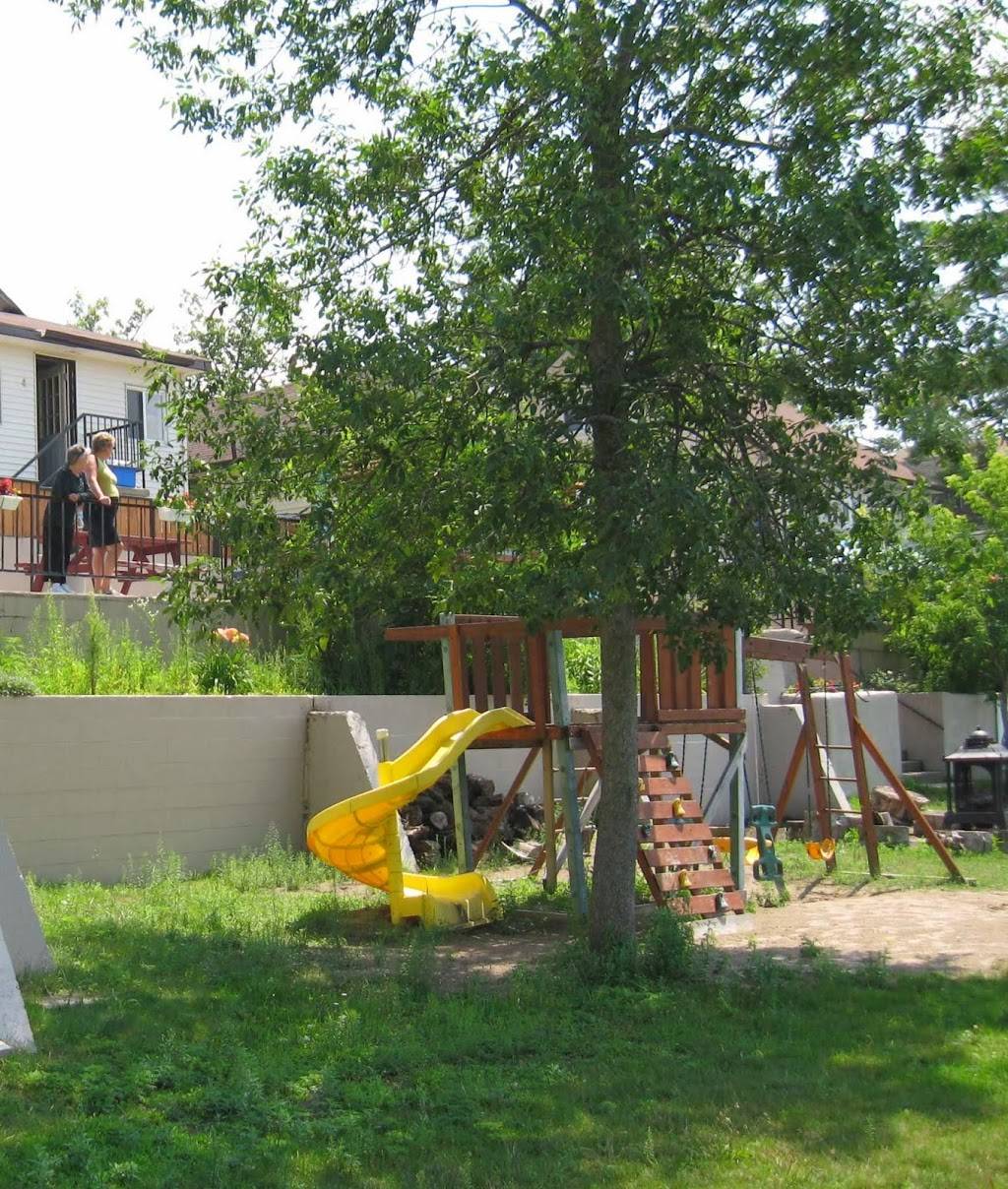 Edgewater Cottages | restaurant | 72 Main St, Wasaga Beach, ON L9Z 2K9, Canada | 7054293205 OR +1 705-429-3205