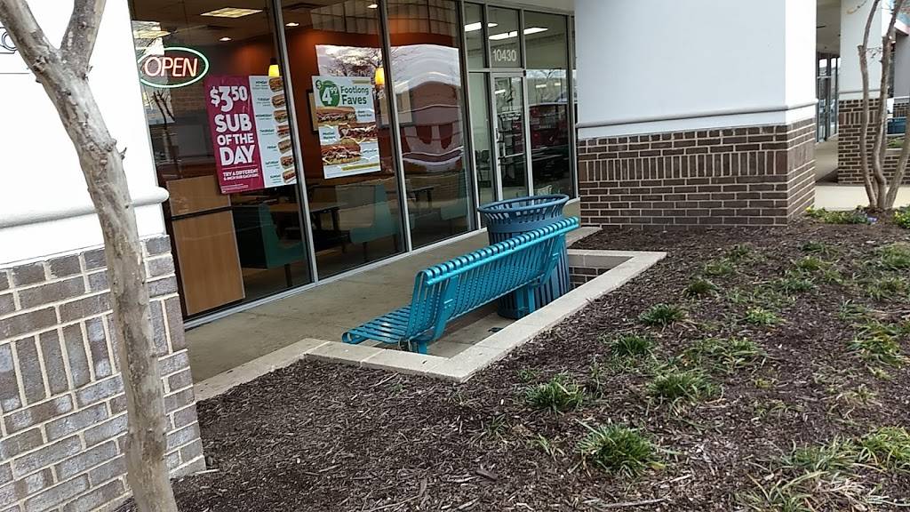 Subway Restaurants | restaurant | 10428 Campus Way, Ste #3, Largo Plaza Shopping Center, Largo, MD 20774, USA | 3013335560 OR +1 301-333-5560