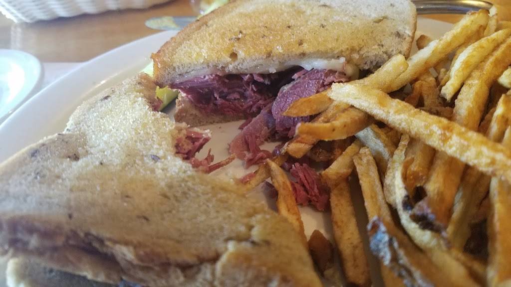 Flynns Irish Tavern | restaurant | 421 Main St, North Myrtle Beach, SC 29582, USA | 8432496533 OR +1 843-249-6533