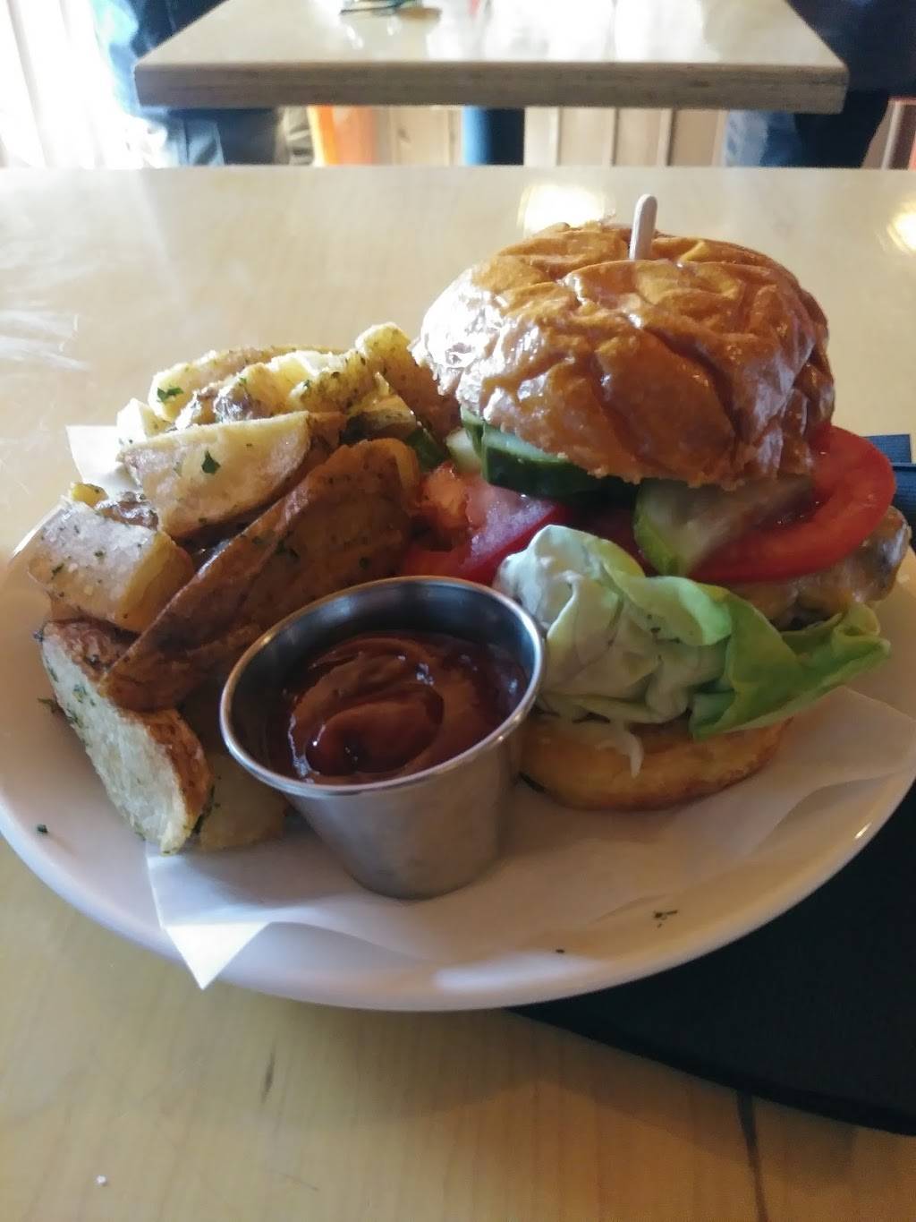 The Holloway | restaurant | 1320 Echo Park Ave, Los Angeles, CA 90026, USA | 2132217615 OR +1 213-221-7615