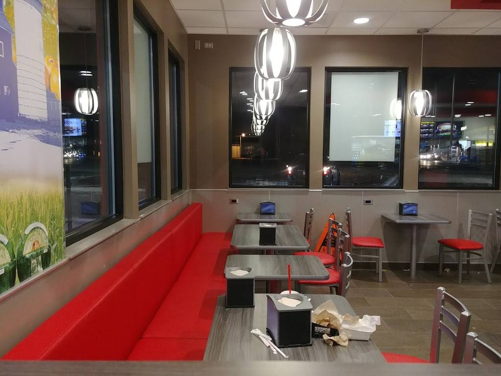 Hardees | restaurant | 1645 Dekalb Ave, Sycamore, IL 60178, USA | 7792224971 OR +1 779-222-4971