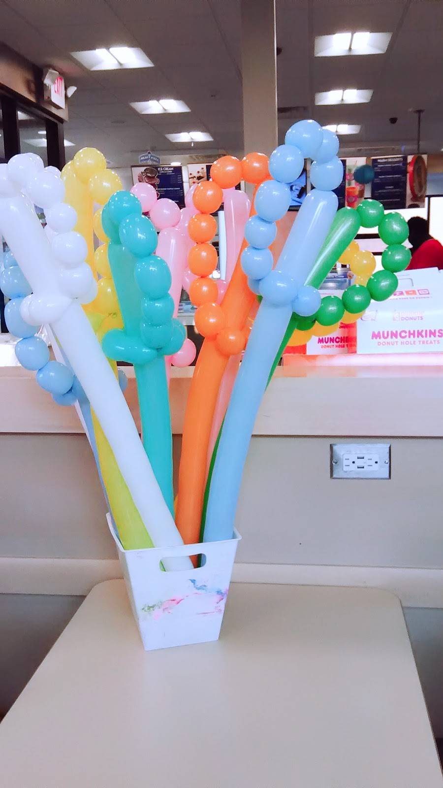 Dunkin | cafe | 651 Roosevelt Rd, Glen Ellyn, IL 60137, USA | 6304740463 OR +1 630-474-0463