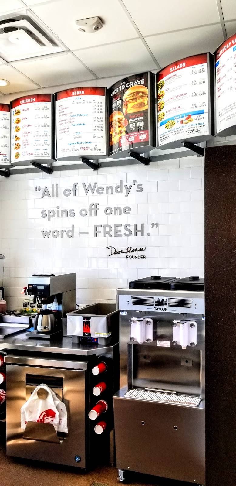 Wendys | restaurant | 2575 St Clair Ave W Unit 1, Toronto, ON M6N 4Z5, Canada | 4167694113 OR +1 416-769-4113