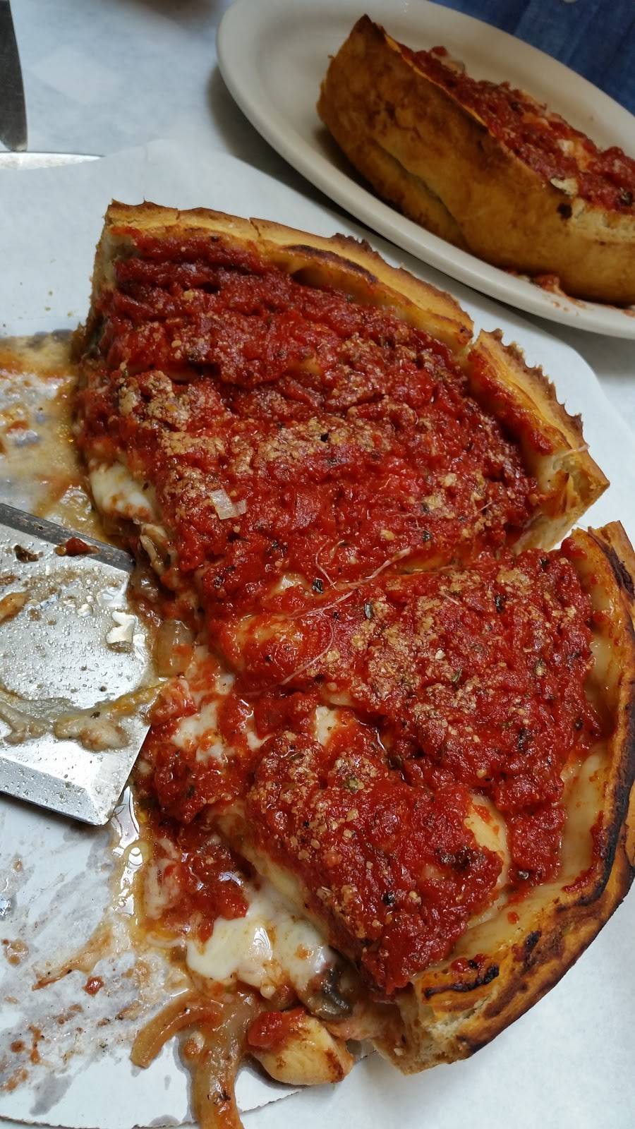 Nancys Pizza | restaurant | 2930 N Broadway, Chicago, IL 60657, USA | 7738831977 OR +1 773-883-1977