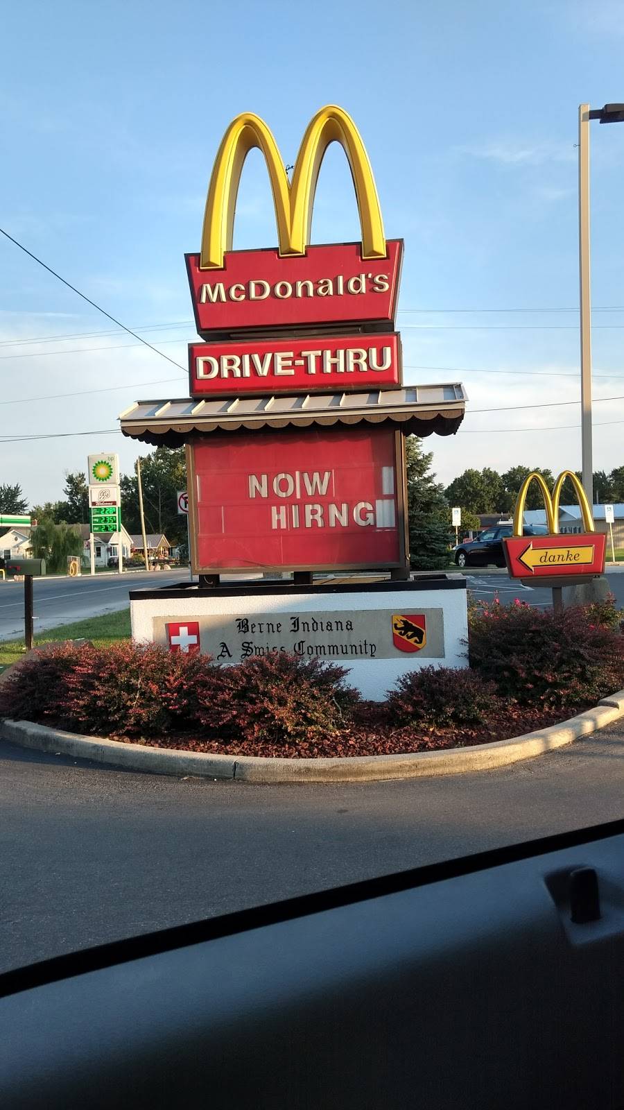 McDonalds | cafe | 776 US-27, Berne, IN 46711, USA | 2605892327 OR +1 260-589-2327