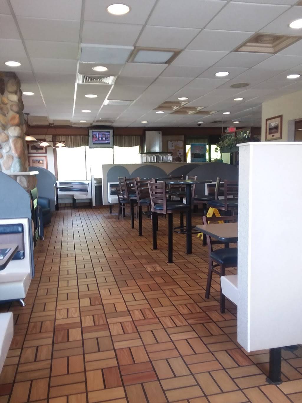 McDonalds | cafe | 190 Whitehall Rd, North Muskegon, MI 49445, USA | 2317442681 OR +1 231-744-2681