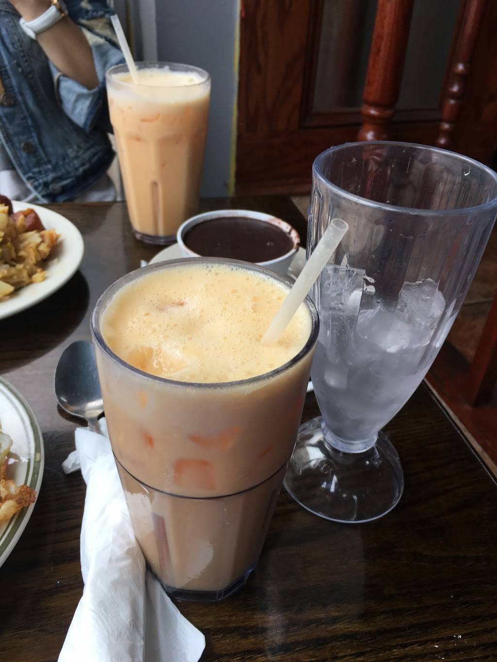 El Nuevo Caridad | restaurant | 1618 St Nicholas Ave, New York, NY 10040, USA | 2127815782 OR +1 212-781-5782