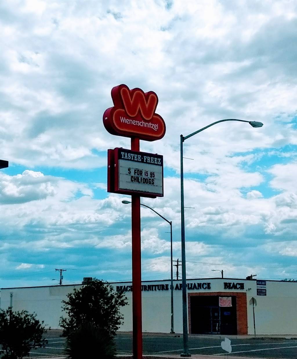 Wienerschnitzel | restaurant | 2155 S 6th Ave, Tucson, AZ 85713, USA | 5206242720 OR +1 520-624-2720