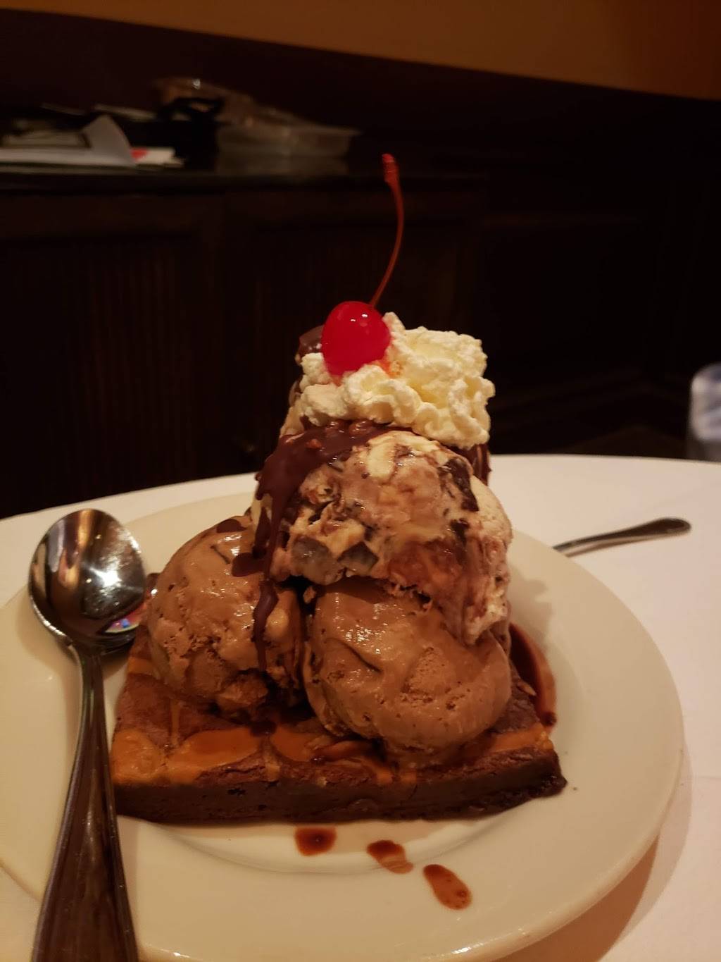 Bobs Steak & Chop House | restaurant | 250 5th Ave S, Nashville, TN 37203, USA | 6157613707 OR +1 615-761-3707