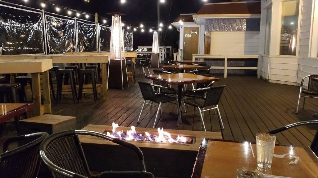 Bartletts Fish Camp | restaurant | 12 On the Lake, Michigan City, IN 46360, USA | 2198799544 OR +1 219-879-9544