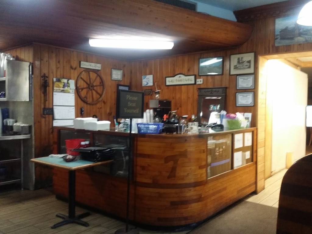 Betts Big T Restaurant | restaurant | 2525 N Young Blvd, Chiefland, FL 32626, USA | 3524904906 OR +1 352-490-4906