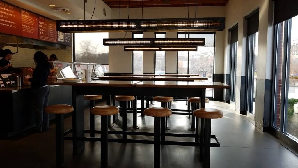 Chipotle Mexican Grill | restaurant | 48 Hale Rd, Manchester, CT 06042, USA | 8606440223 OR +1 860-644-0223