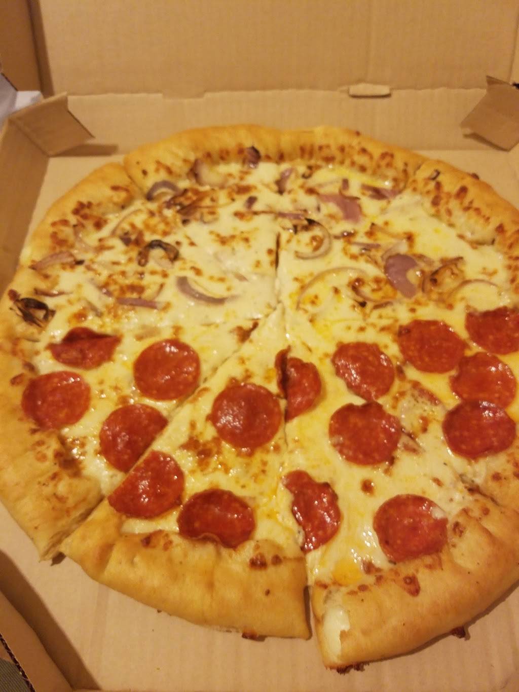 Pizza Hut | meal takeaway | 301 Market Dr, Emporia, VA 23847, USA | 4346346445 OR +1 434-634-6445