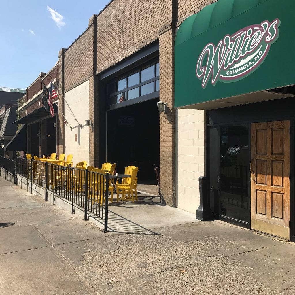 Willies Pub & Pool | restaurant | 1109 E Broadway, Columbia, MO 65201, USA | 5735541485 OR +1 573-554-1485