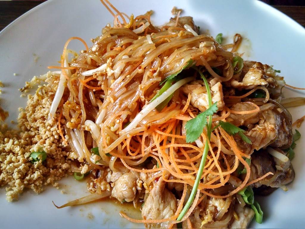 Thai Bistro & Sushi Bar | restaurant | 7 S Delaware Ave, Mason City, IA 50401, USA | 6412018216 OR +1 641-201-8216