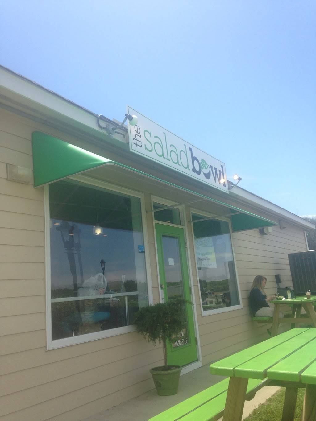 The Salad Bowl | restaurant | 5230 N Virginia Dare Trail, Kitty Hawk, NC 27949, USA | 2527153977 OR +1 252-715-3977