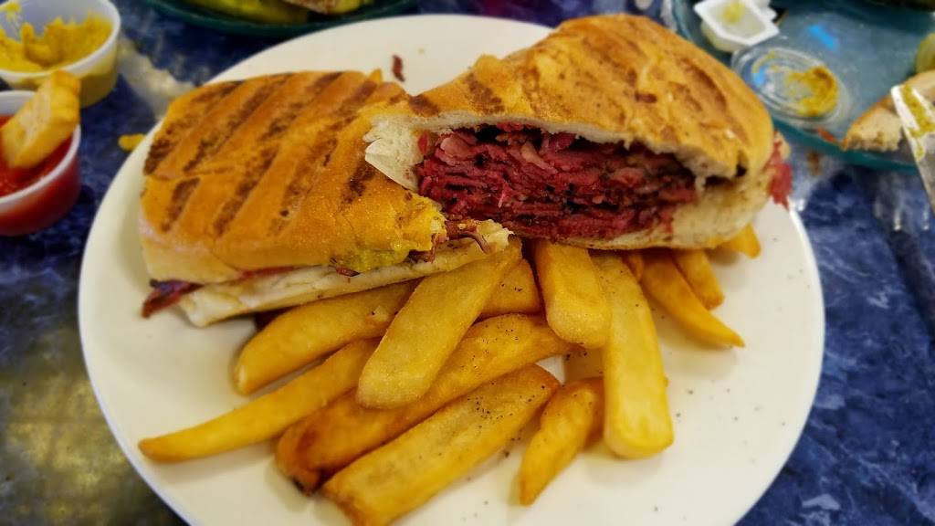 Harolds New York Deli | restaurant | 1173 King Georges Post Rd, Edison, NJ 08837, USA | 7326619100 OR +1 732-661-9100