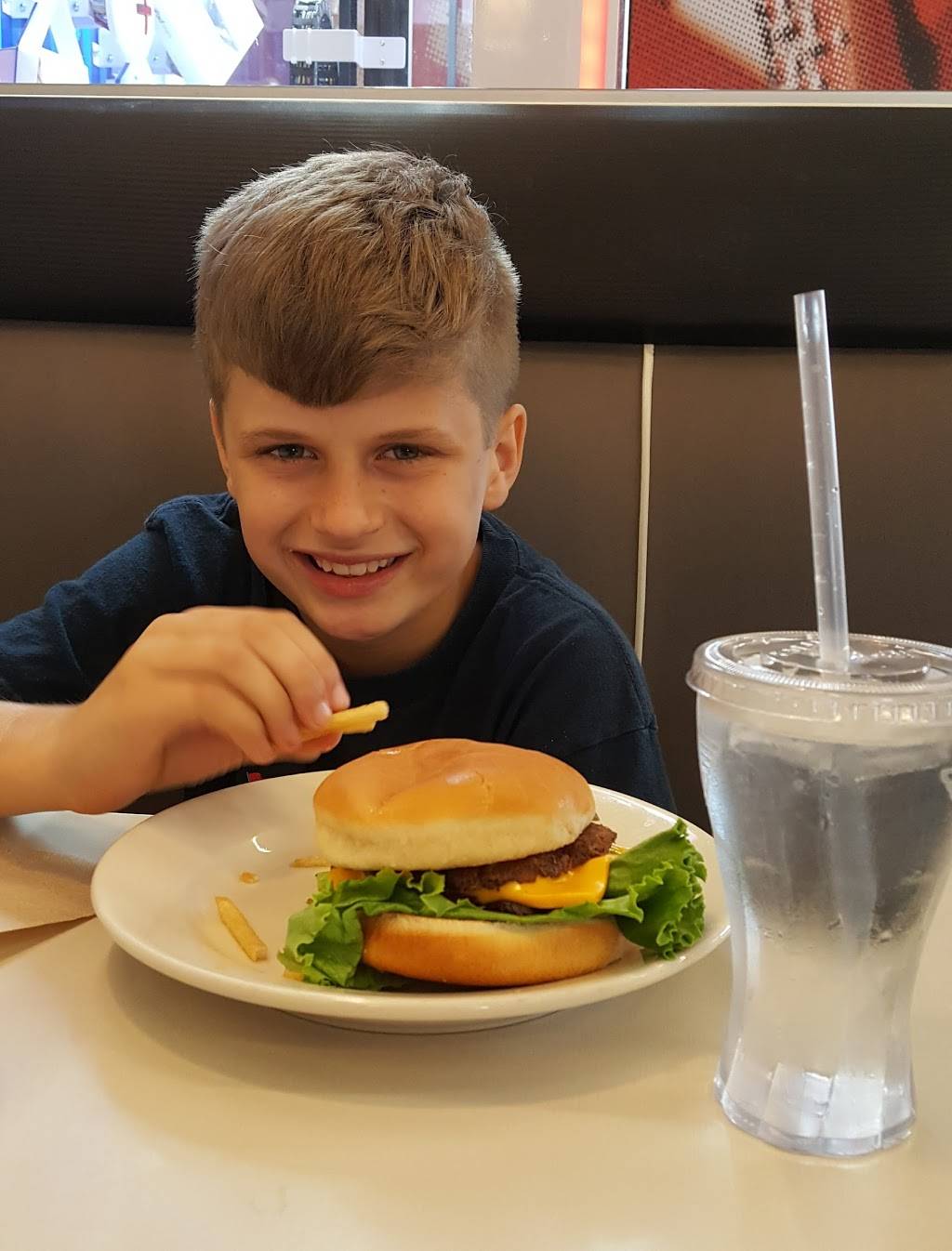 Steak n Shake | restaurant | 1036 Mineral Wells Ave, Paris, TN 38242, USA | 7314077341 OR +1 731-407-7341