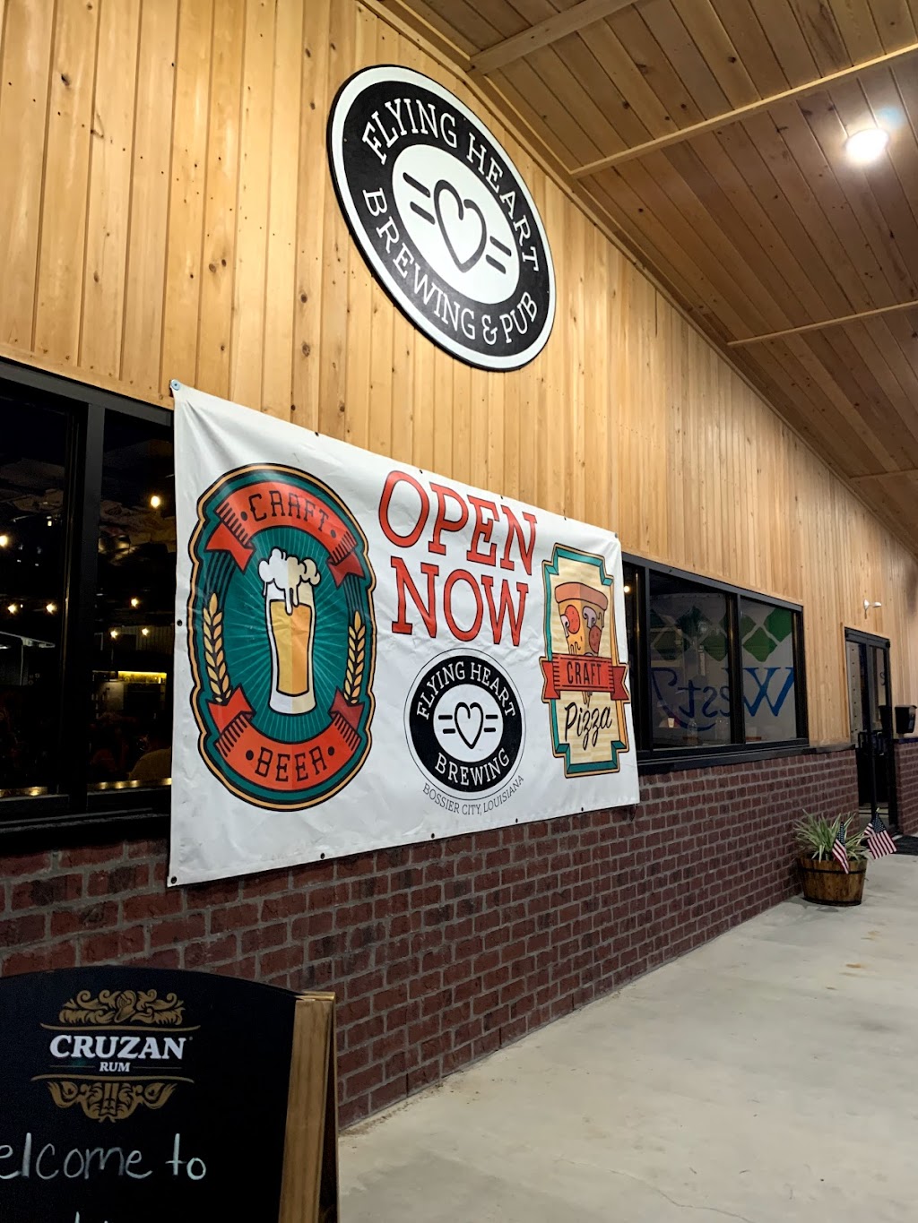 Flying Heart Brewing & Pub - West Monroe | restaurant | 204 Commerce St, West Monroe, LA 71291, USA | 3183670888 OR +1 318-367-0888