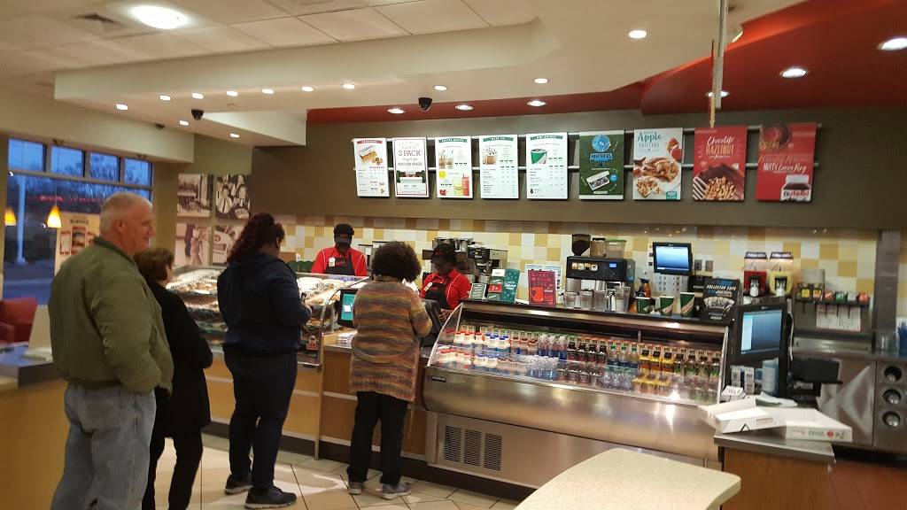Krispy Kreme | bakery | 2401 Battleground Ave, Greensboro, NC 27408, USA | 3365401594 OR +1 336-540-1594