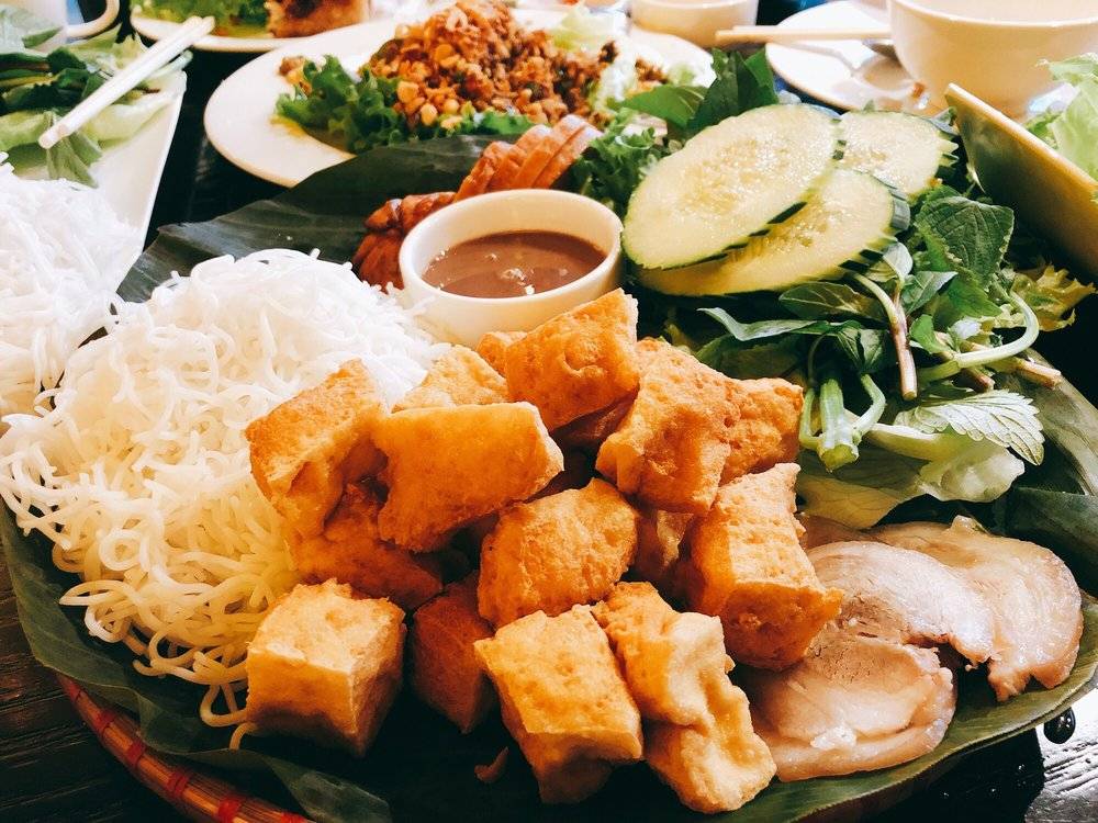 Four Seasons Restaurant | restaurant | 6767 Wilson Blvd, Falls Church, VA 22044, USA | 7035338388 OR +1 703-533-8388