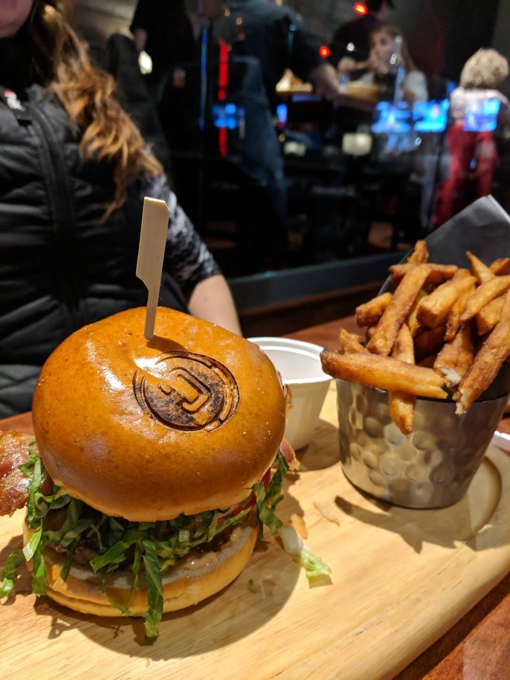 La Cage - Brasserie Sportive | restaurant | 3035 Boulevard le Carrefour, Laval, QC H7T 1C8, Canada | 5796403046 OR +1 579-640-3046