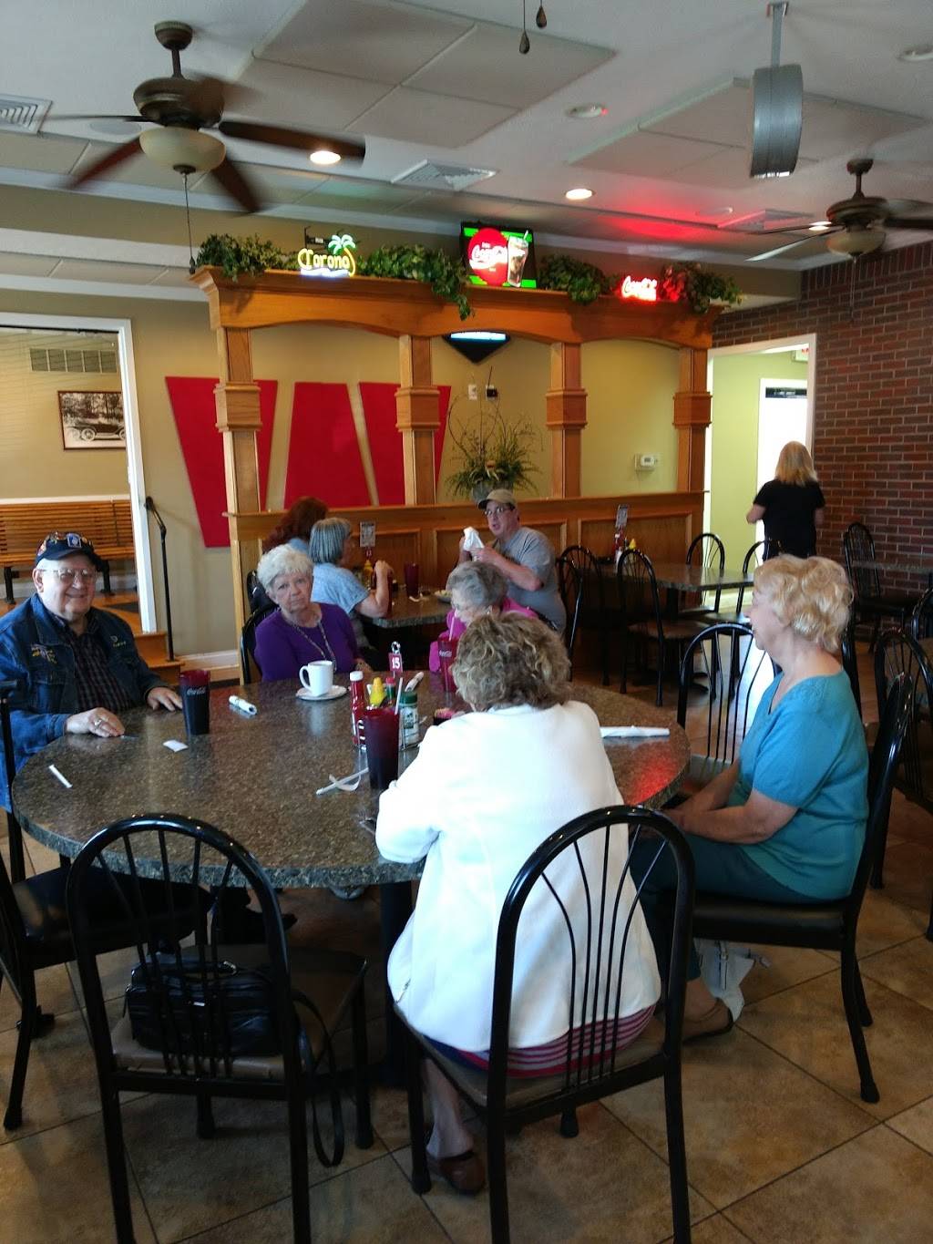 B&Cs Hideout | restaurant | 7242 W US-52, New Palestine, IN 46163, USA | 3178614433 OR +1 317-861-4433