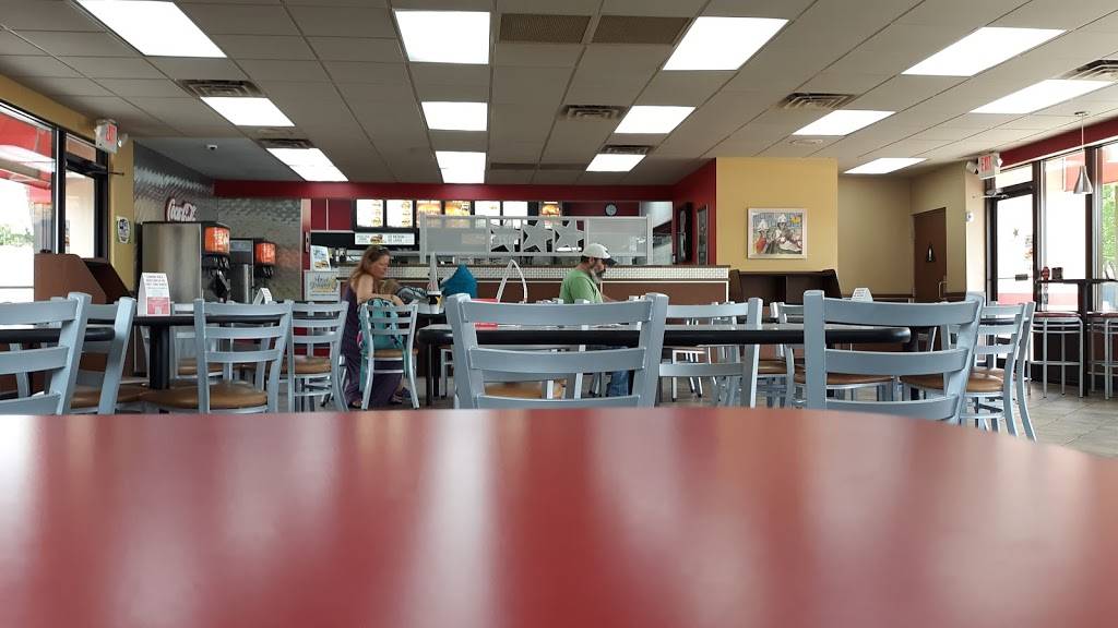 Hardees | restaurant | 1313 Volunteer Pkwy, Bristol, TN 37620, USA | 4239689265 OR +1 423-968-9265