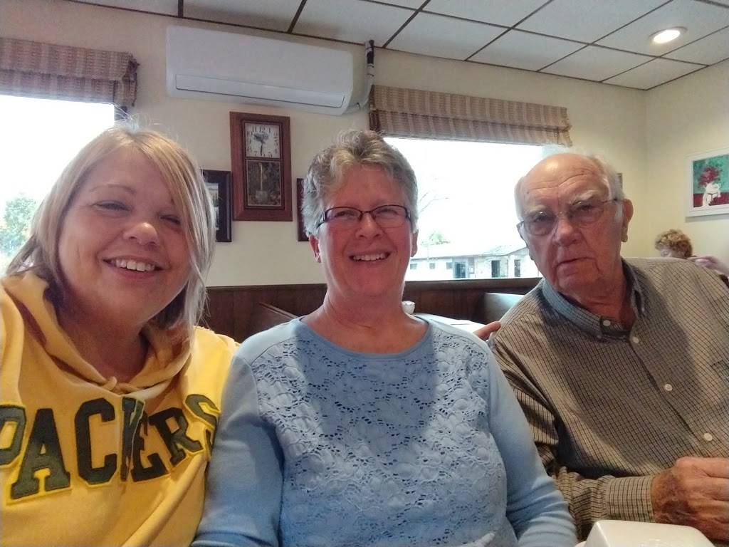 Marlys Restaurant | restaurant | 520 S Pearl St, New London, WI 54961, USA | 9209825390 OR +1 920-982-5390