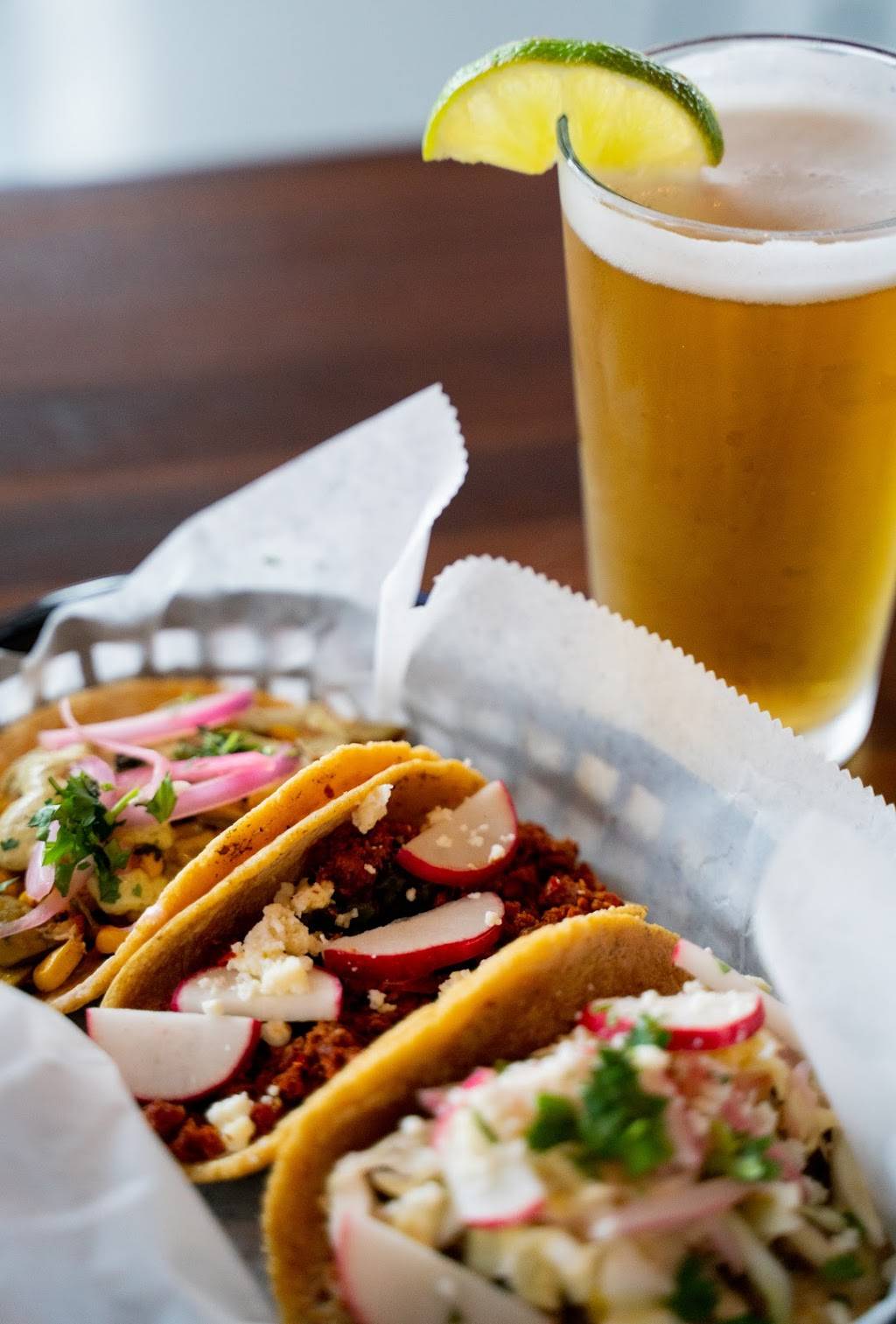 El Guapos Tequila + Tacos | restaurant | 8950 University Ave Suite 105, West Des Moines, IA 50266, USA | 5152162198 OR +1 515-216-2198