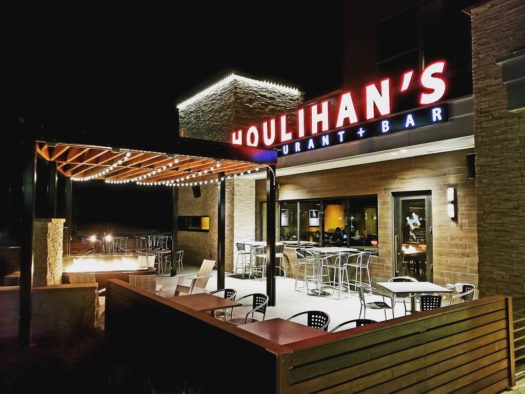 Houlihans | restaurant | 3120 Town Center Tr, Denton, TX 76201, USA | 9402204646 OR +1 940-220-4646