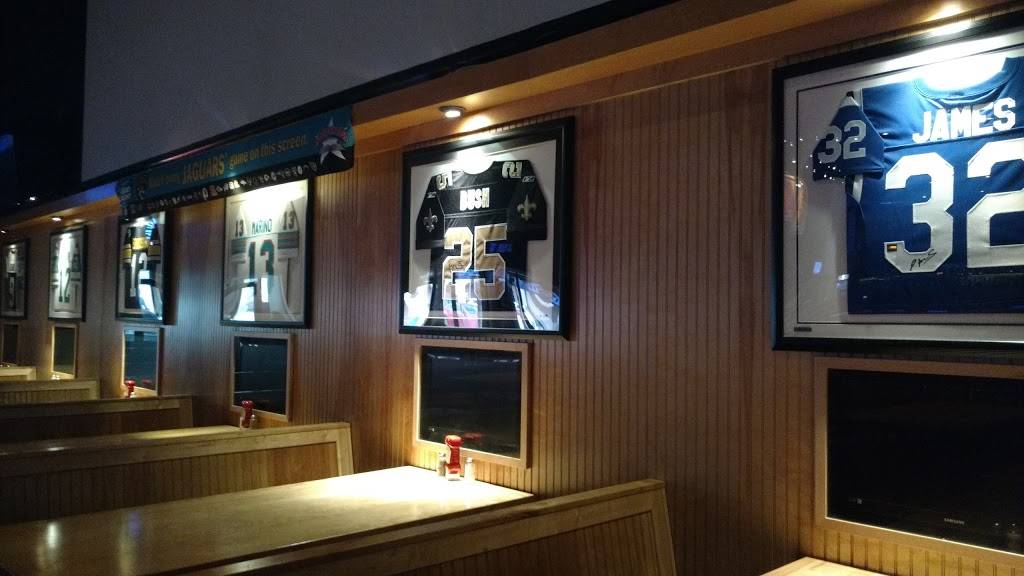 Sneakers Sports Grille | restaurant | 111 Beach Blvd, Jacksonville Beach, FL 32250, USA | 9044821000 OR +1 904-482-1000