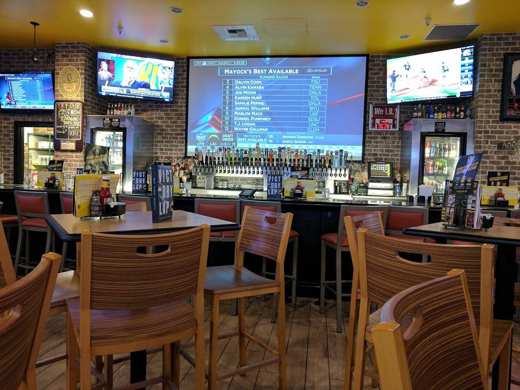 Buffalo Wild Wings | restaurant | 127 E Palm Ave, Burbank, CA 91502, USA | 8185242373 OR +1 818-524-2373