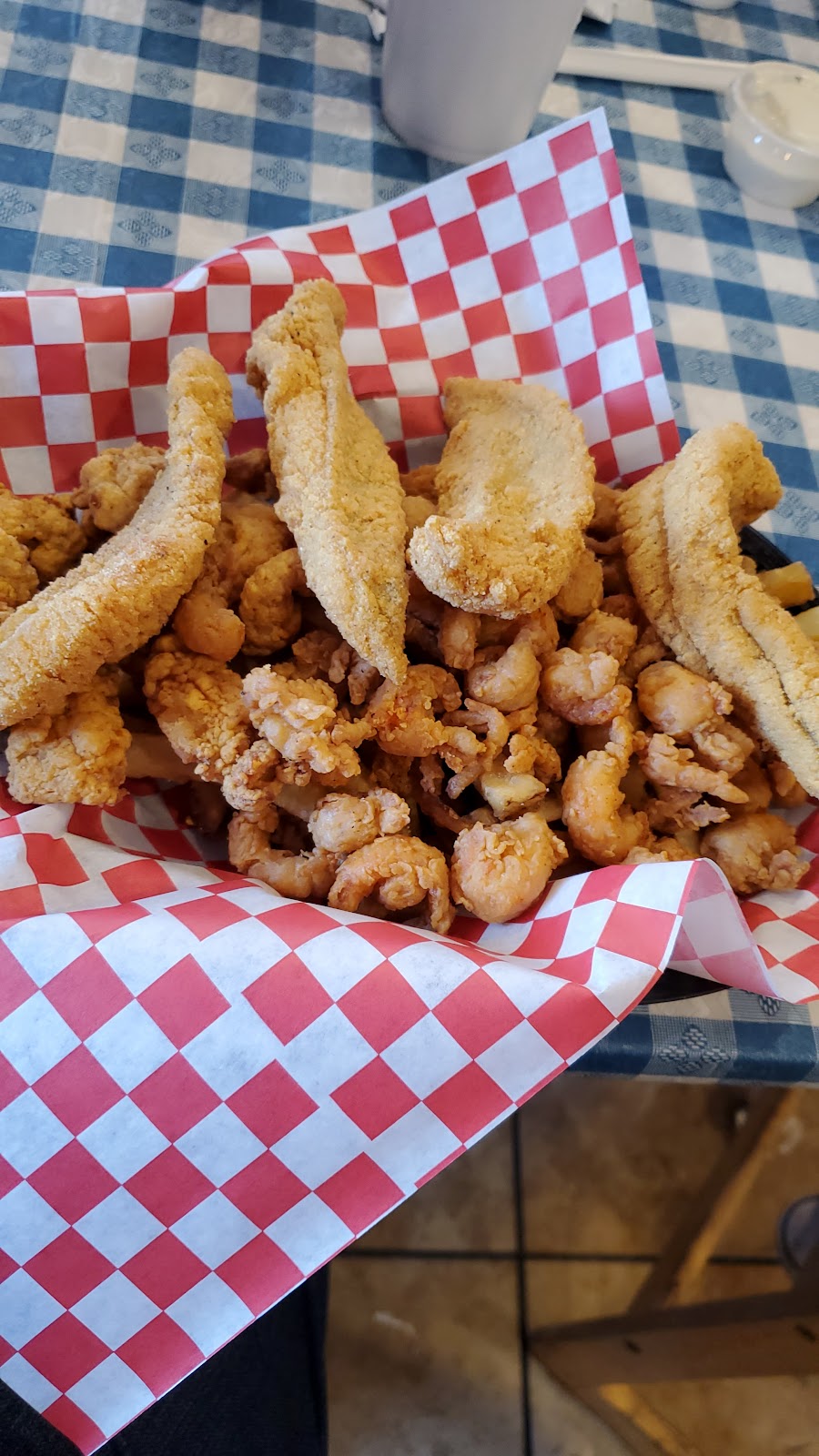 Scotts Catfish & Seafood | restaurant | 2812 Cypress St, West Monroe, LA 71291, USA | 3183876212 OR +1 318-387-6212