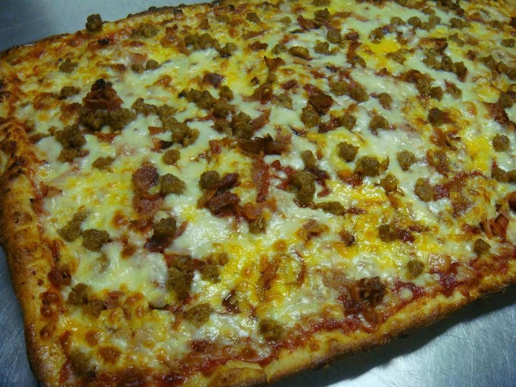 Little Johnnys II | restaurant | 130 E Washington St, New Castle, PA 16101, USA | 7246572210 OR +1 724-657-2210