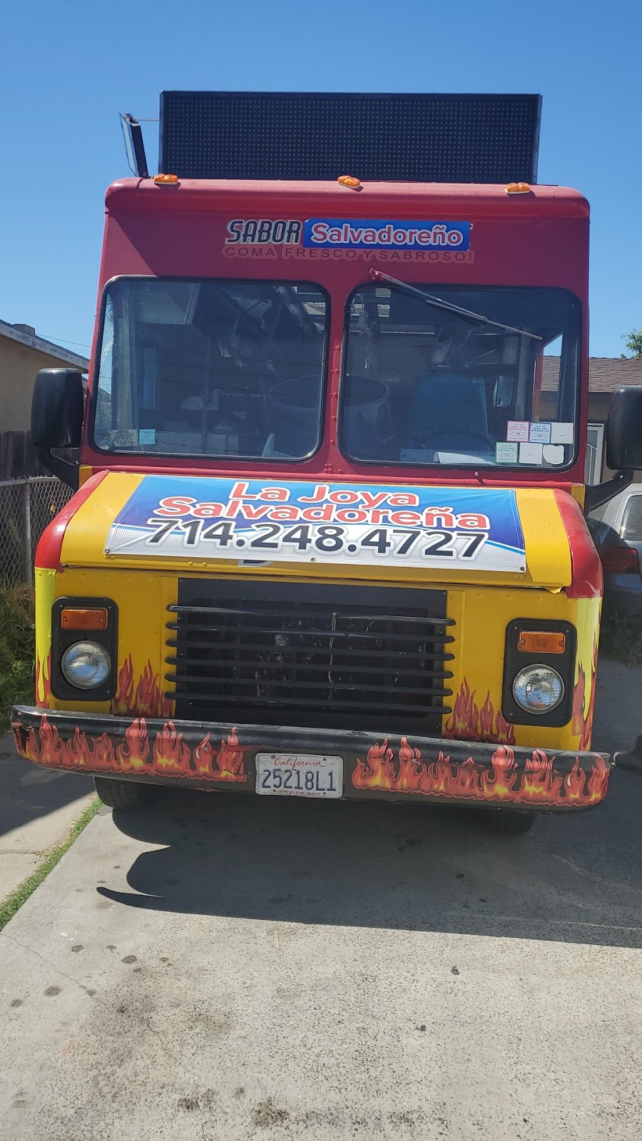 La Joya Salvadoreña truck food | restaurant | 2531 S Main St, Santa Ana, CA 92707, USA | 7142484727 OR +1 714-248-4727