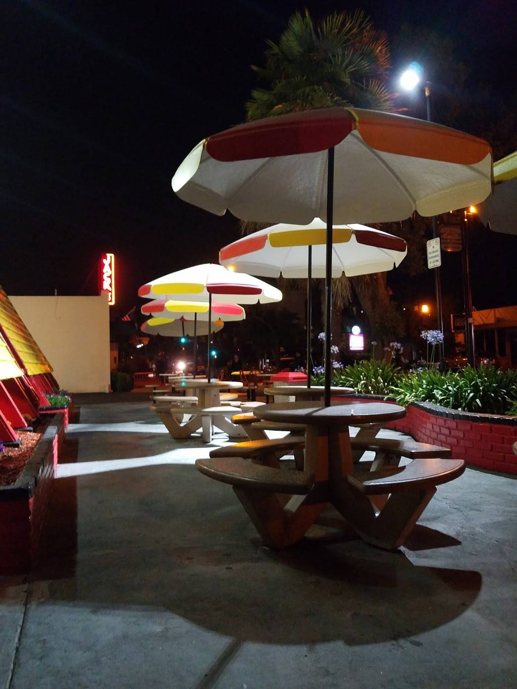 Wienerschnitzel | restaurant | 702 N 4th St, San Jose, CA 95112, USA | 4089989837 OR +1 408-998-9837