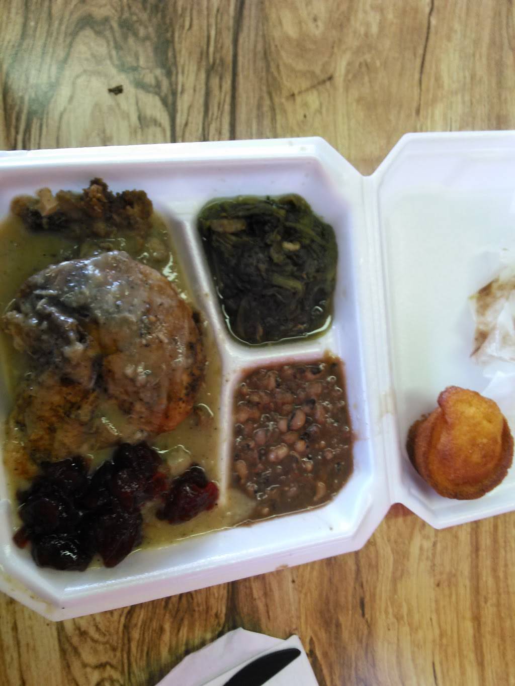 Mama Es B-B-Q & Home Cooking | restaurant | 818 E Rosedale St, Fort Worth, TX 76104, USA | 8178773322 OR +1 817-877-3322