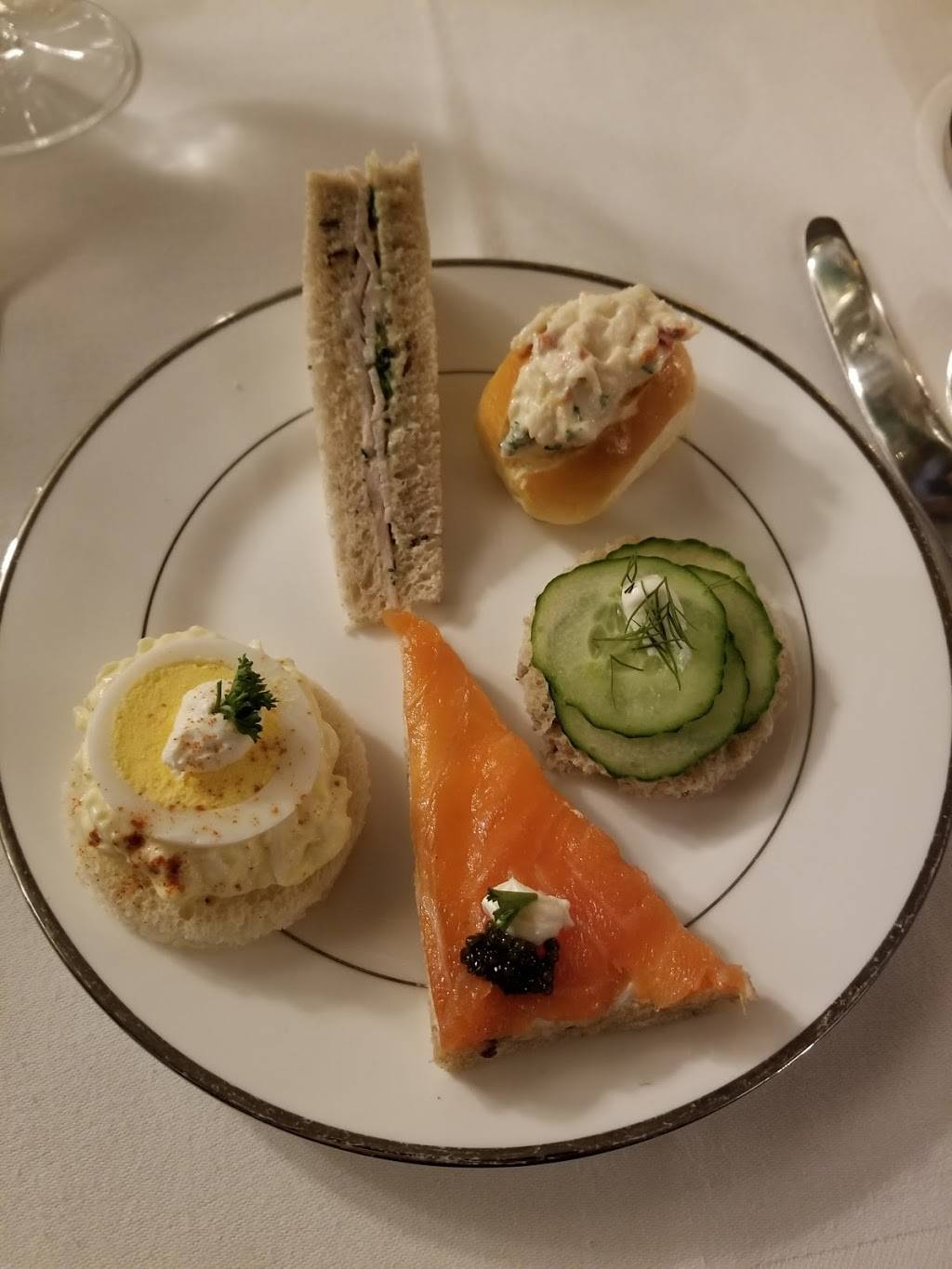 Pembroke Room | restaurant | 28 E 63rd St, New York, NY 10065, USA | 2126056825 OR +1 212-605-6825