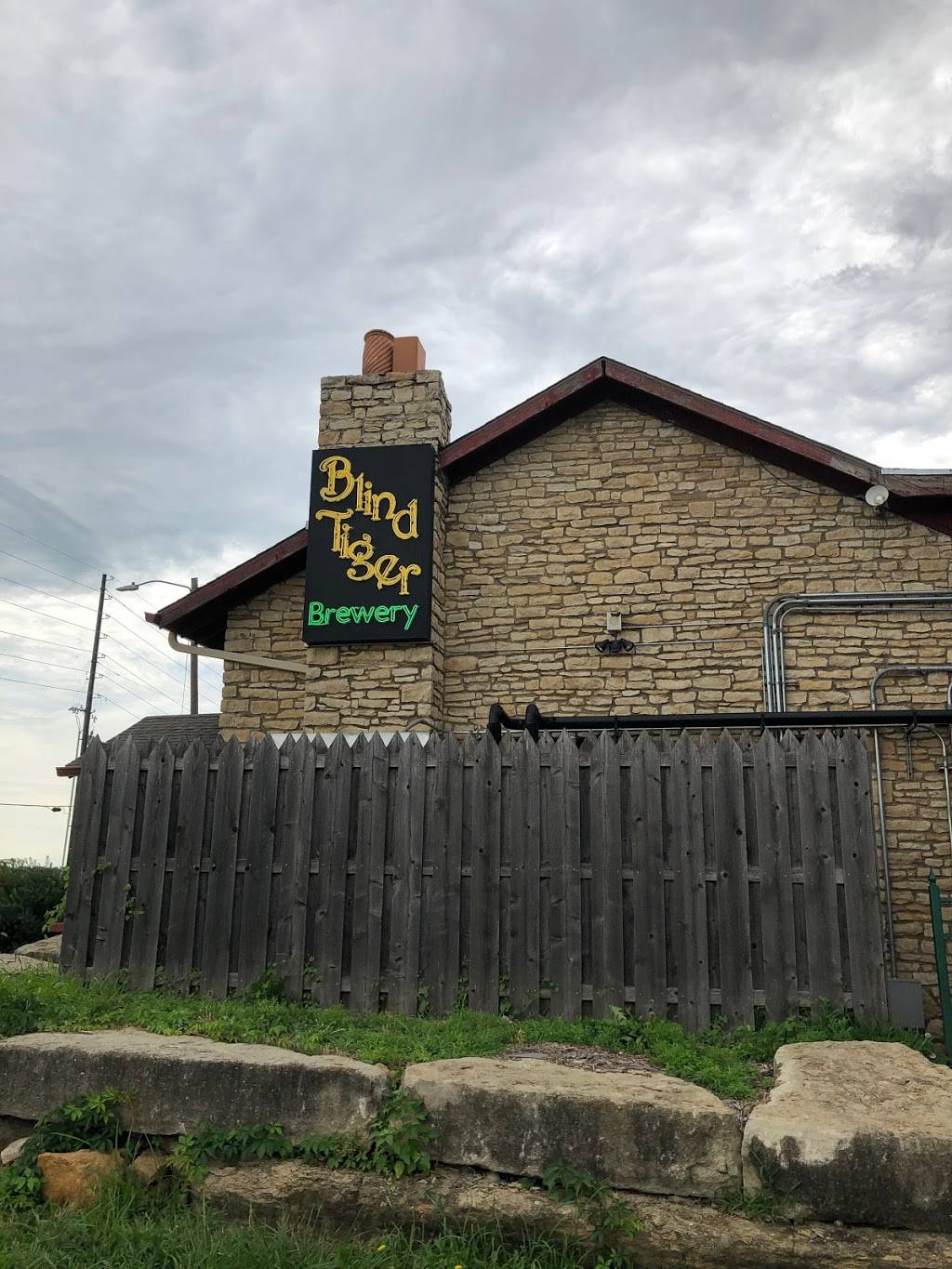 Blind Tiger Brewery & Restaurant | restaurant | 417 SW 37th St, Topeka, KS 66611, USA | 7852672739 OR +1 785-267-2739