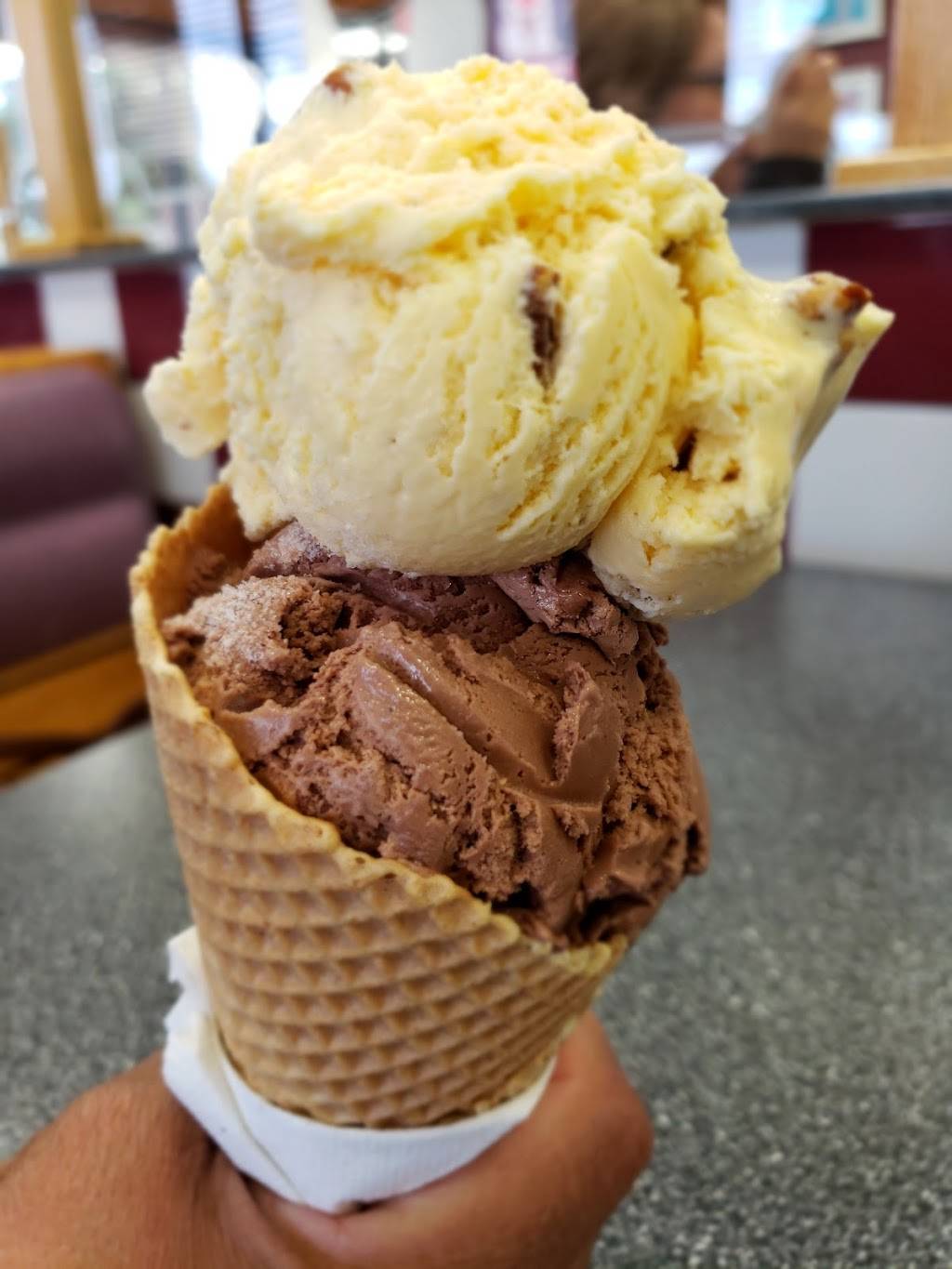 Braums Ice Cream & Burger Restaurant | restaurant | 500 E Hwy #303, Grand Prairie, TX 75051, USA | 9722639709 OR +1 972-263-9709