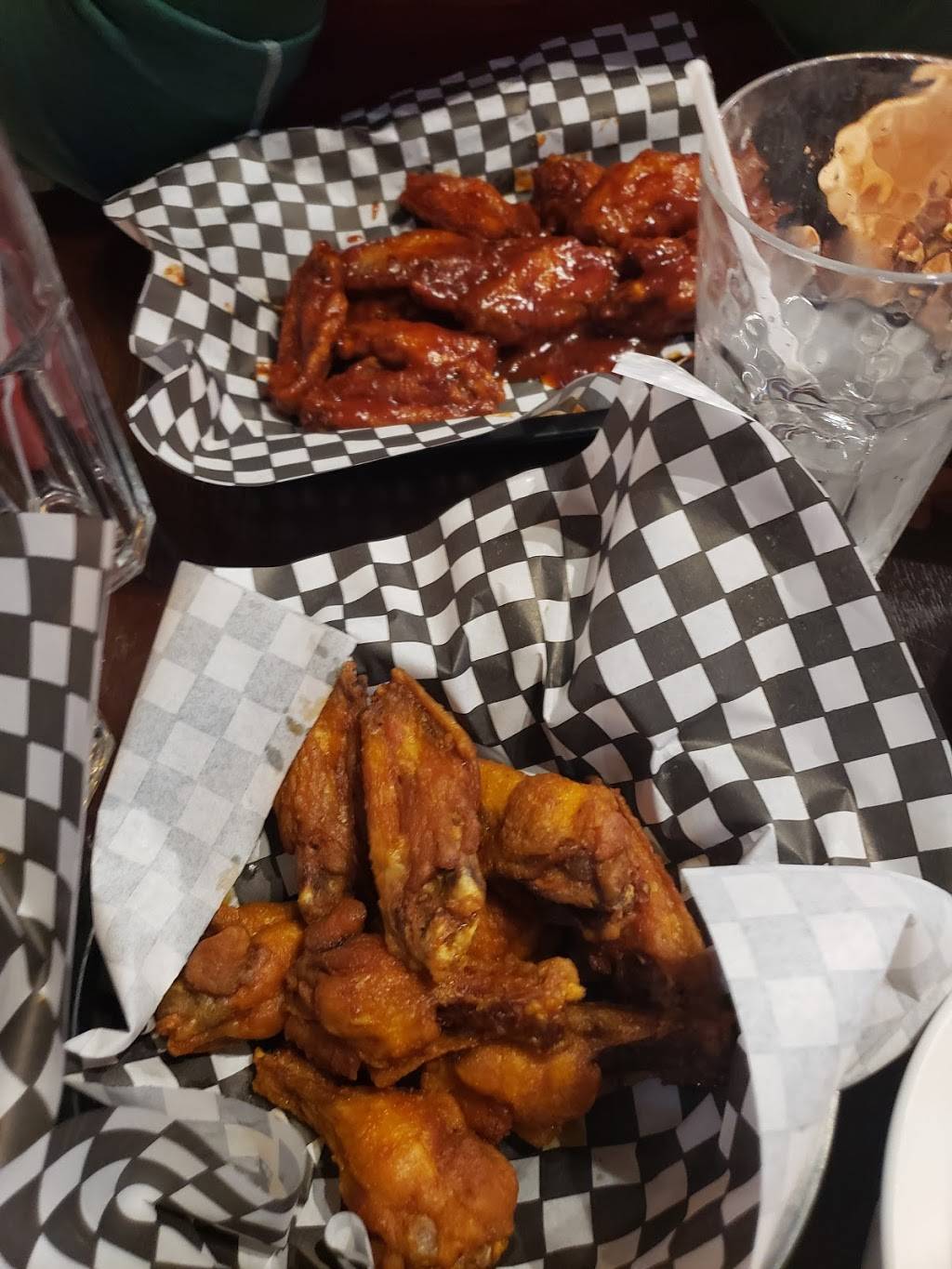 Teddys Food Fun & Spirits | restaurant | 30 Main St W, Grimsby, ON L3M 4J7, Canada | 9059455013 OR +1 905-945-5013